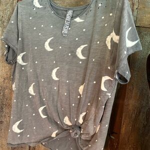 Magnolia Pearl Crescent Moon and Stars TShirt (price firm, no offers accepted)